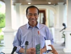 Digoyang Banyak Aksi Massa, Jokowi Diyakini Tak Berencana Lengser Paksa