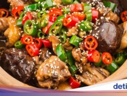 Resep Ayam Masak Jamur dan Cabe, Pedas Gurihnya Meresap