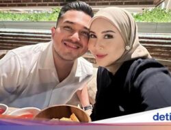 Pose Cantik Kesha Ratuliu Pada Makan Hingga Pasar Modern hingga Restoran