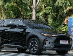 Kendaraan Pribadi Elektrik CBU Bebas PPnBM, Toyota-Honda Minta Insentif Hybrid