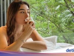 Cantiknya Natasha Ryder Di Ngopi dan Nikmati Floating Breakfast