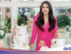 Bebizie Di Pose Manis Di Kue Ulang Tahun Cantik