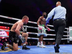 Jaron Ennis Mendominasi TKO Atas Eimantas Stanionis, Satukan Sabuk IBF-WBA