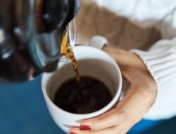 Ternyata Ini Waktu Terbaik Minum Minuman Biar Panjang Umur