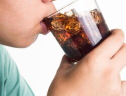 Pria Ini Minum 7 Liter Soda Setiap Hari, Begini Efek yang Terjadi Ke Tubuhnya